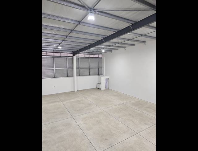 705M² WAREHOUSE TO LET IN BALLITO CENTRAL